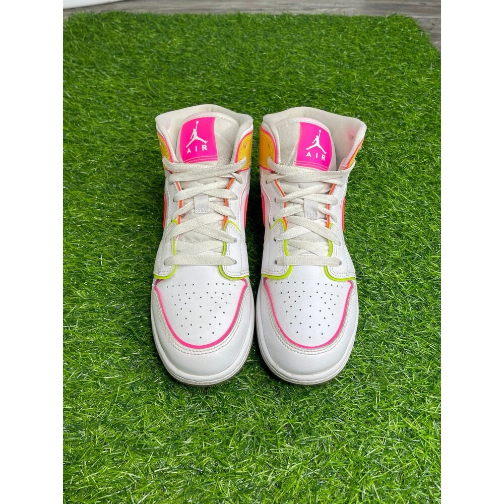 Air Jordan 1 Mid Edge Glow Size Kid's 5.5Y - Picture 2 of 6